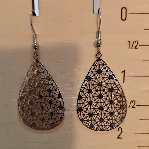 2 Pair Of Elegant Silver and Gold Earrings Set. Nickle Free - Picture 2 of 3